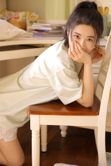 玩弄未发育的小馒头缝
